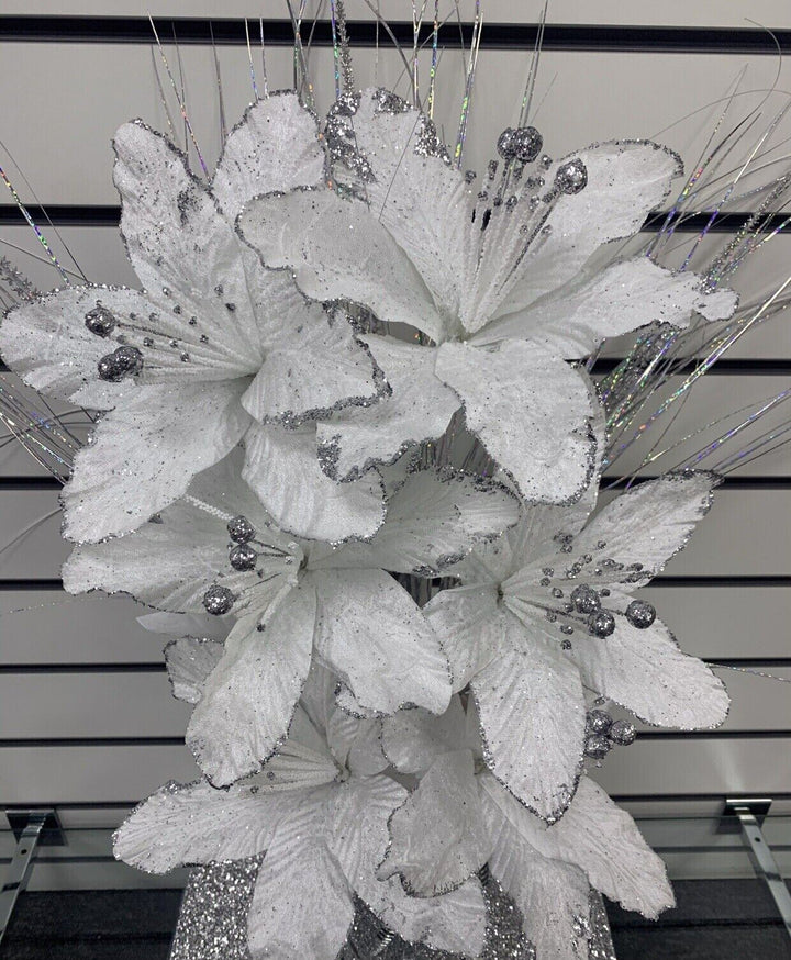 White artificial flower bunch 6 stems