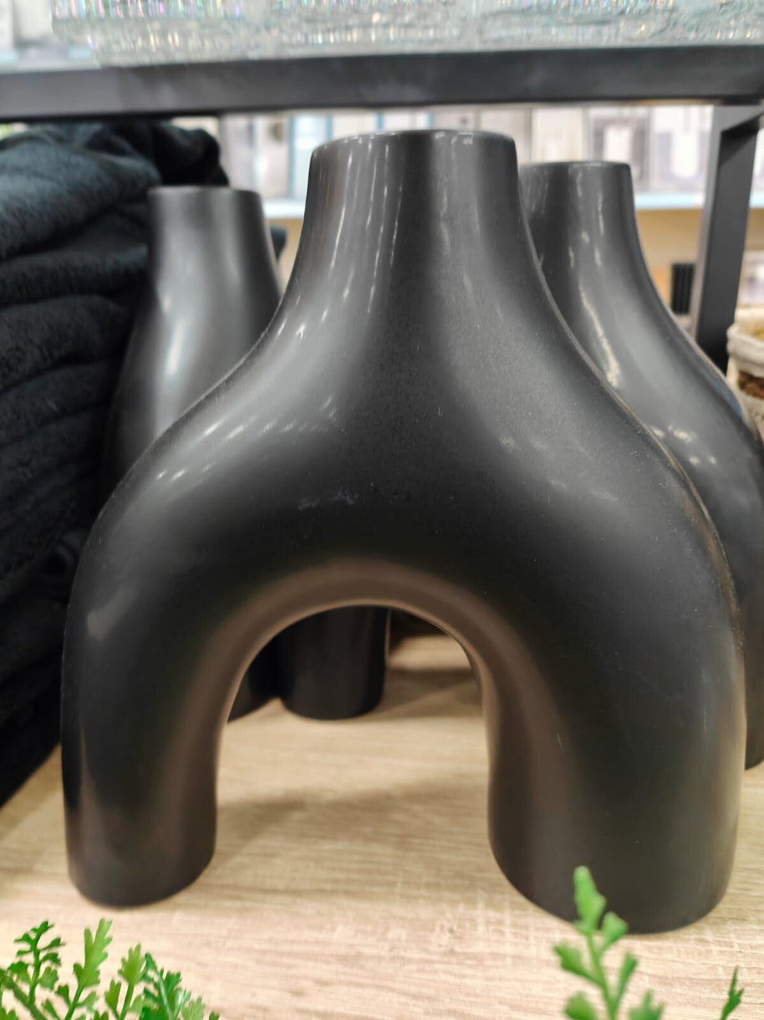 Black ceramic vase for pampas grass